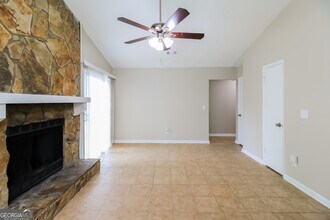 2031 Jayson Way in Snellville, GA - Foto de edificio - Building Photo