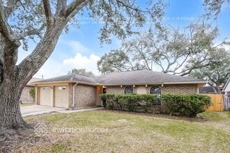 1819 Pilgrims Point Dr in Friendswood, TX - Building Photo - Building Photo