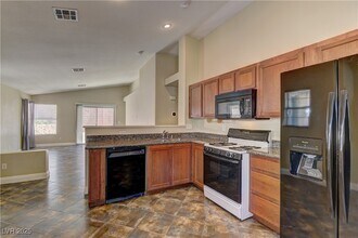 10530 Lilac Tree Ave in Las Vegas, NV - Building Photo - Building Photo