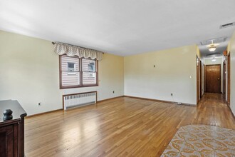 45 Nassau Ave in Glen Cove, NY - Building Photo - Building Photo