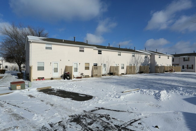 Meadowlark Square in Columbus, OH - Building Photo - Building Photo