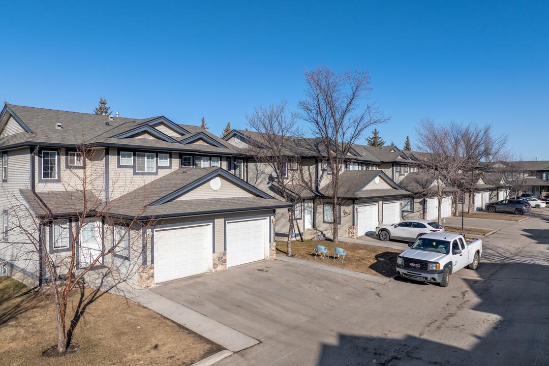 139 Stonemere Pl in Chestermere, AB - Building Photo