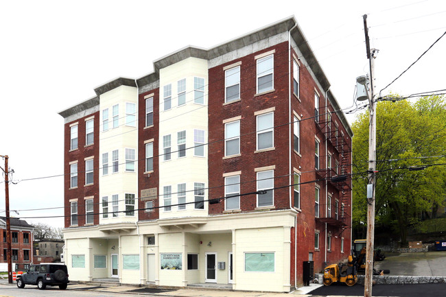 122 N Main St in Woonsocket, RI - Building Photo - Building Photo