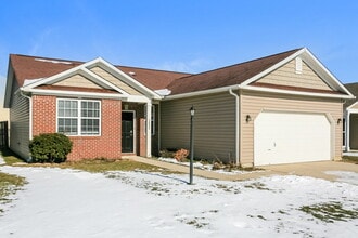 1421 Dowell St in Greenwood, IN - Foto de edificio - Building Photo