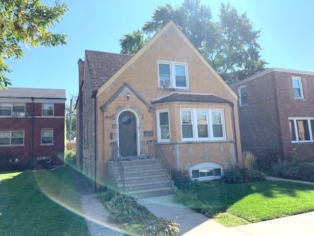 property at 10931 S Artesian Ave
