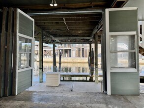 339 Admiral Cir in Tiki Island, TX - Building Photo - Building Photo