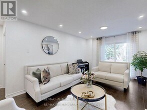 33 Angus Dr in Toronto, ON - Building Photo - Building Photo