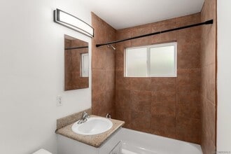 4654 33rd St, Unit 3 in San Diego, CA - Building Photo - Building Photo