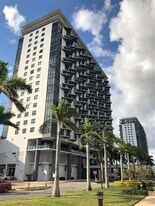 5252 NW 85th Ave in Doral, FL - Building Photo