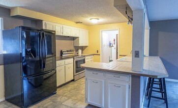 2458 Corral Ct in Springfield, OR - Building Photo - Building Photo