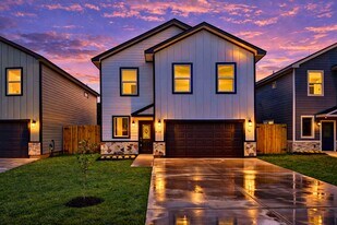 410 N 4th St in Beasley, TX - Building Photo