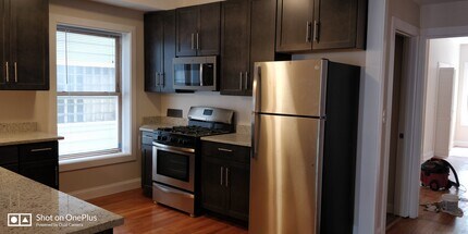 1845 W Greenleaf Ave, Unit #1 in Chicago, IL - Foto de edificio - Building Photo