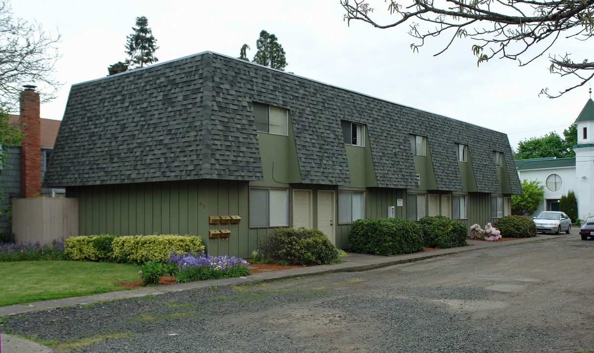 617 NW 21st St in Corvallis, OR - Building Photo