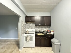 1360 W Touhy Ave in Chicago, IL - Building Photo - Building Photo