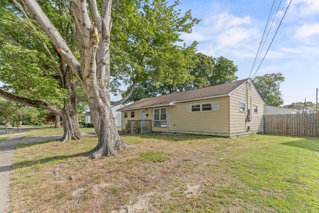 2124 Jeffrey Dr in Norfolk, VA - Building Photo - Building Photo