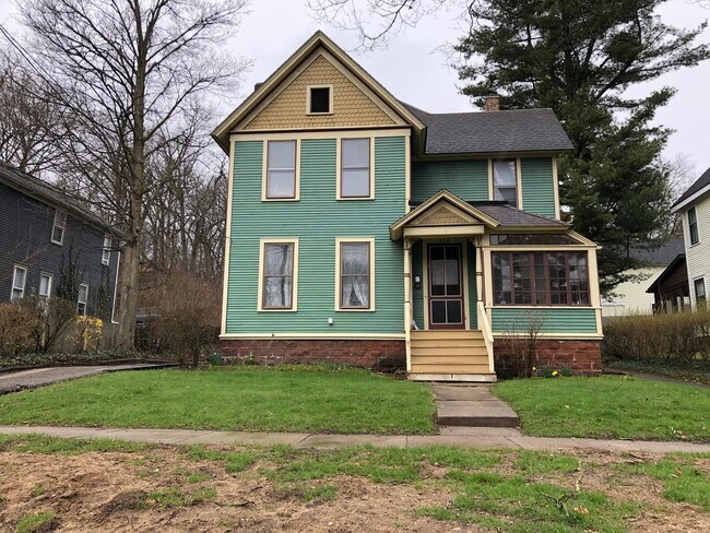 property at 824 Davis St