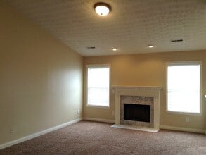 11 Sparrow Ln in Amelia, OH - Foto de edificio - Building Photo