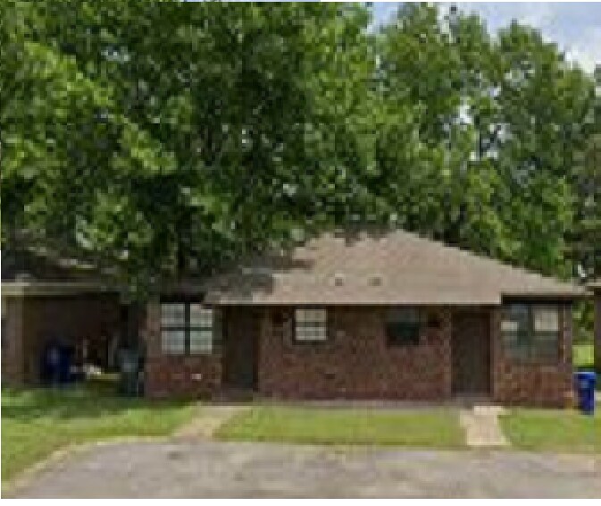 438 Helen St in Conway, AR - Foto de edificio