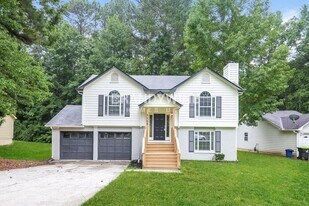 6445 Emerald Pointe Cir in College Park, GA - Building Photo