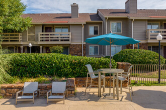 Chardonnay Apartments in Tulsa, OK - Building Photo - Building Photo