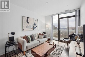 11 Wellesley St W in Toronto, ON - Building Photo - Building Photo