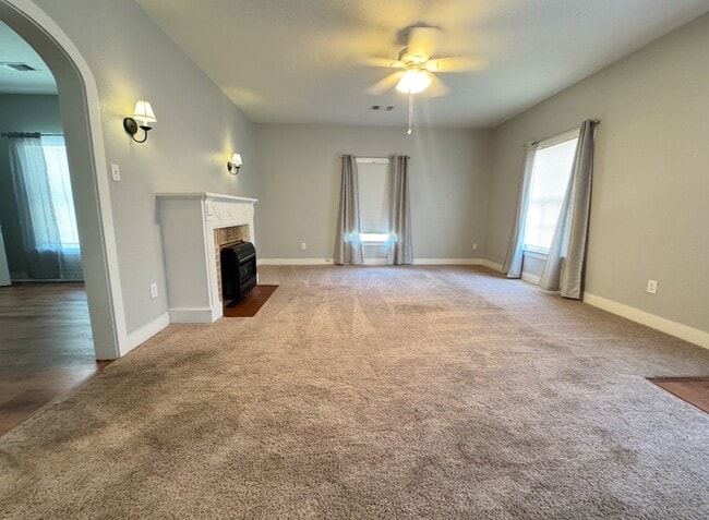 property at 909 W Main St