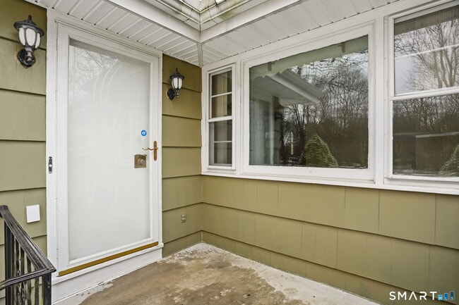 4487 Madison Ave in Trumbull, CT - Building Photo - Building Photo