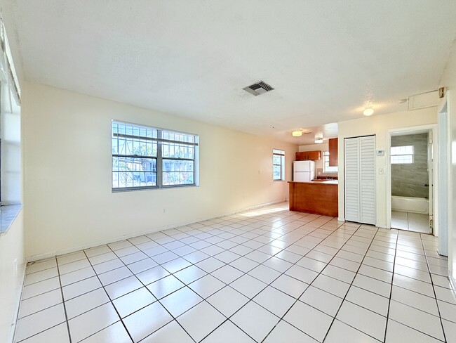 800 NE 14th St in Fort Lauderdale, FL - Foto de edificio - Building Photo