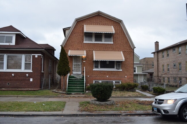 7249 S Campbell Ave, Unit 1A