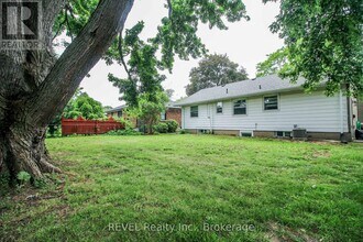 3 Whiteoak Dr in St Catharines, ON - Building Photo - Building Photo