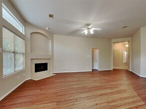 32011 Sue Ln in Pinehurst, TX - Building Photo - Building Photo