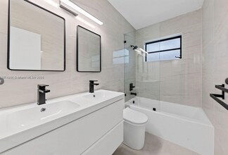 7525 Adventure Ave in North Bay Village, FL - Building Photo - Building Photo