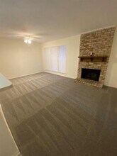 13715 Preston Rd in Dallas, TX - Foto de edificio - Building Photo