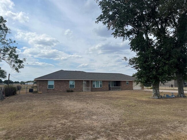 566 Schmidt Rd in Sealy, TX - Building Photo - Building Photo