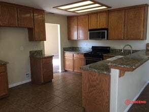 10119 Cobblestone Ave in Bakersfield, CA - Building Photo - Building Photo