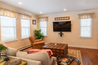 211 High Ridge Ave in Ridgefield, CT - Building Photo - Building Photo