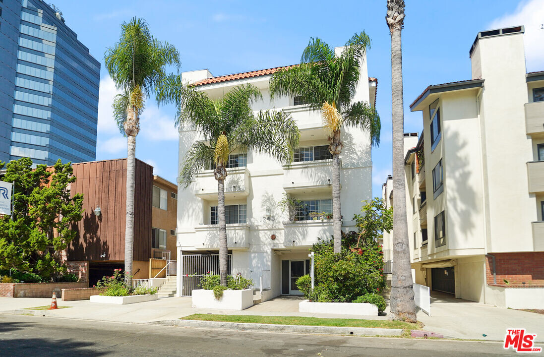 1240 Amherst Ave in Los Angeles, CA - Foto de edificio