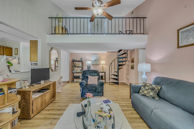 property at 1112 Summit Pointe
