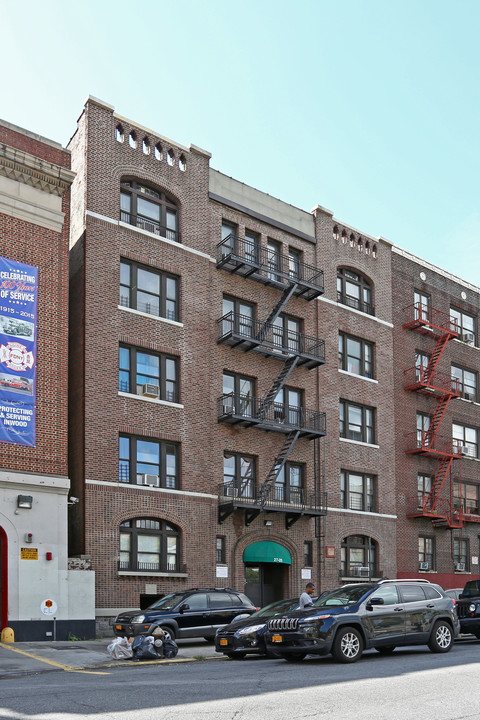 25 Vermilyea Avenue in New York, NY - Foto de edificio