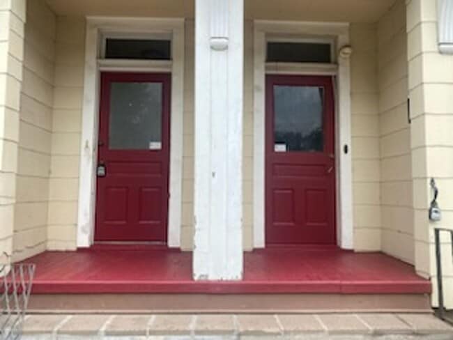 property at 902 E 4th St