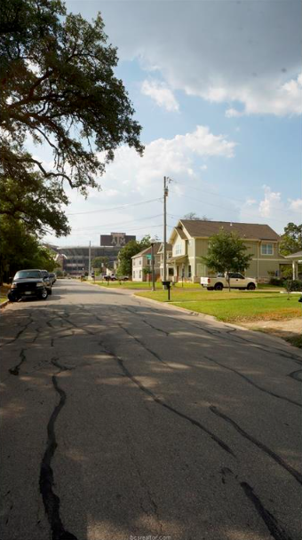 304 Montclair Ave in College Station, TX - Foto de edificio - Building Photo