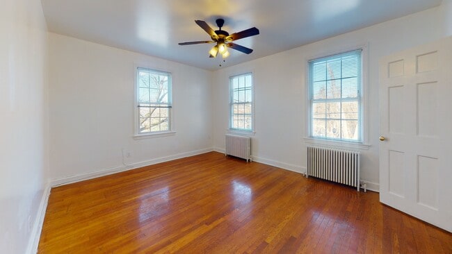 4034 Calvert St NW, Unit 2 in Washington, DC - Building Photo - Building Photo