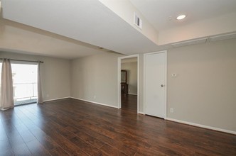 2814 S Bartell Dr-Unit -34 in Houston, TX - Building Photo - Building Photo