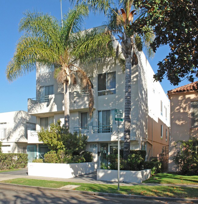 1136 South Clark in Los Angeles, CA - Foto de edificio - Building Photo