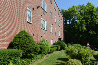 110 Babcock St in Brookline, MA - Foto de edificio - Building Photo