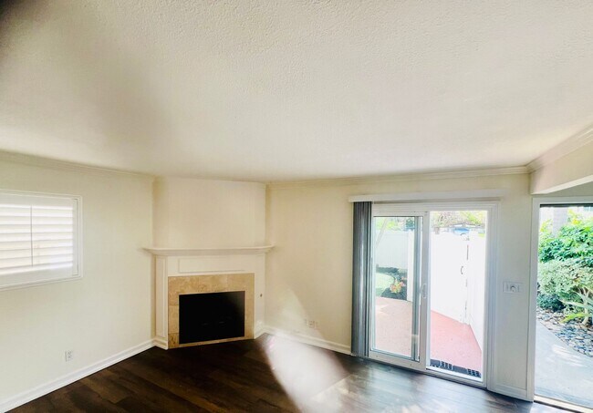 841 1/2-244-246-242 Orange Ave in Coronado, CA - Building Photo - Building Photo