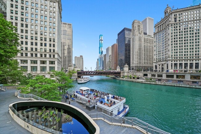 405 N Wabash Ave in Chicago, IL - Building Photo - Building Photo