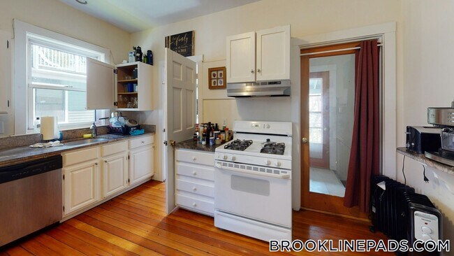 96 Columbia St in Brookline, MA - Building Photo - Building Photo