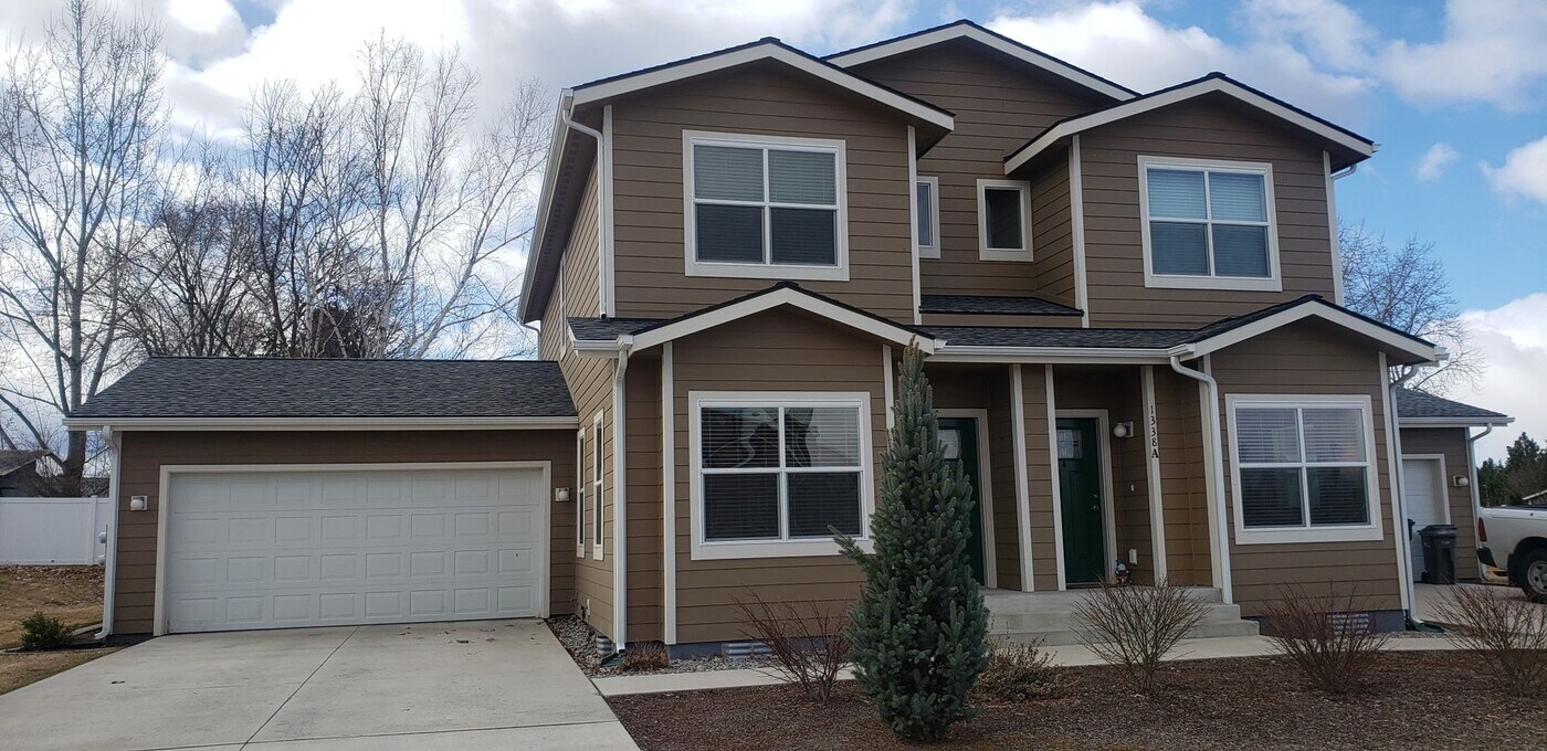 1338 E 6th St in Deer Park, WA - Building Photo