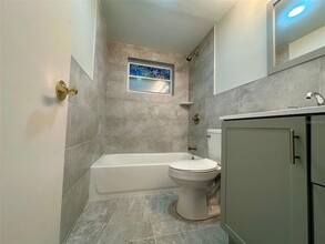 4033 Newcastle Dr in New Port Richey, FL - Building Photo - Building Photo